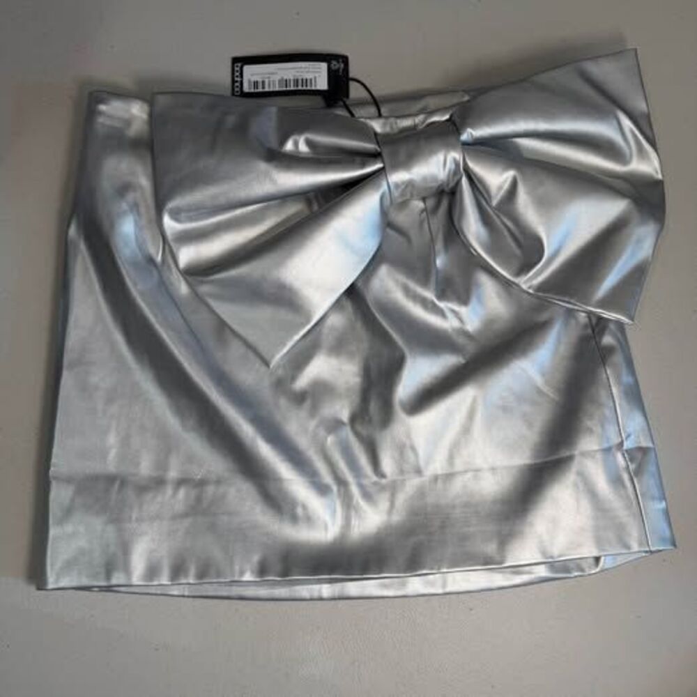 Boohoo Silver Metallic Oversized Bow Mini Skirt NWT Size 6